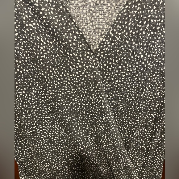 Loft size XL grey and white wrap style top with bow on side - Picture 4 of 5